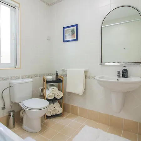 Апартаменты Close To The Beach Сент Джулианс