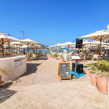 Апартаменты Close To The Beach Сент Джулианс