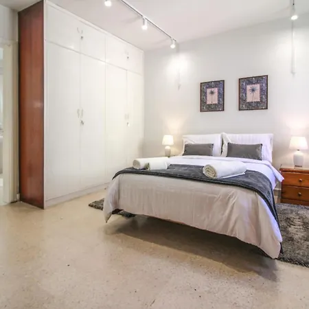 Апартаменты Close To The Beach Сент Джулианс